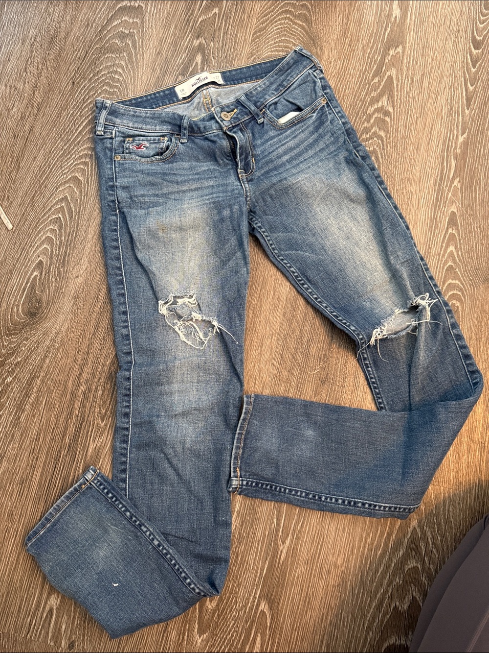 Vintage Hollister lowrise ripped skinny leg jeans